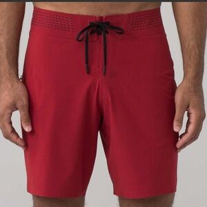 Lululemon Current State *9" inseam Gameday red board shorts size 31